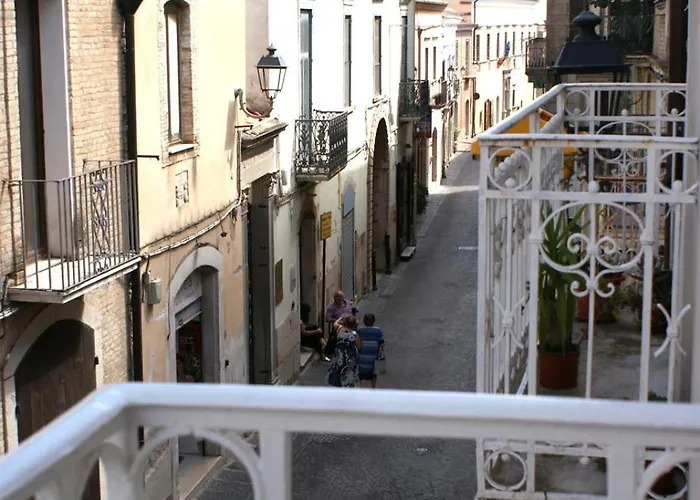 Raffaele Moffa לינה וארוחת בוקר Troia